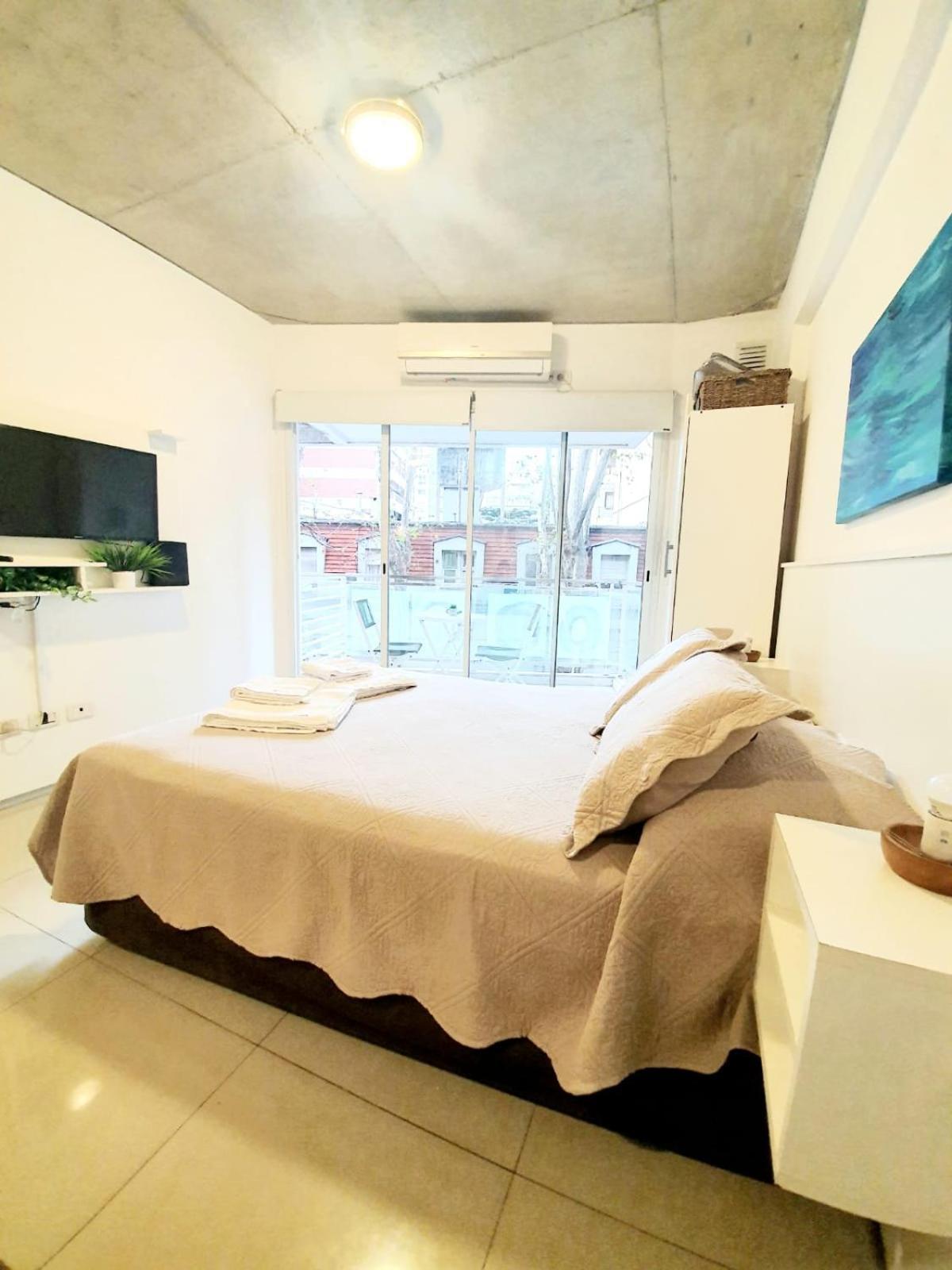 Monoambiente Super Amplio Y Comodo, Ideal Para Explorar La Ciudad Буенос-Айрес Екстер'єр фото